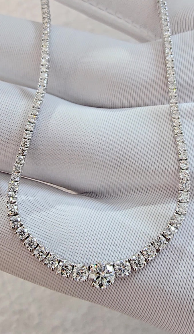 The Graduata Drop Diamond Necklace
