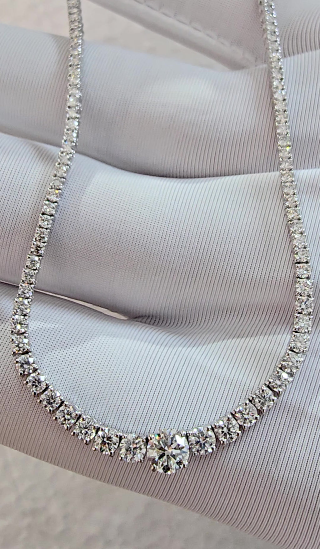 The Graduata Drop Diamond Necklace