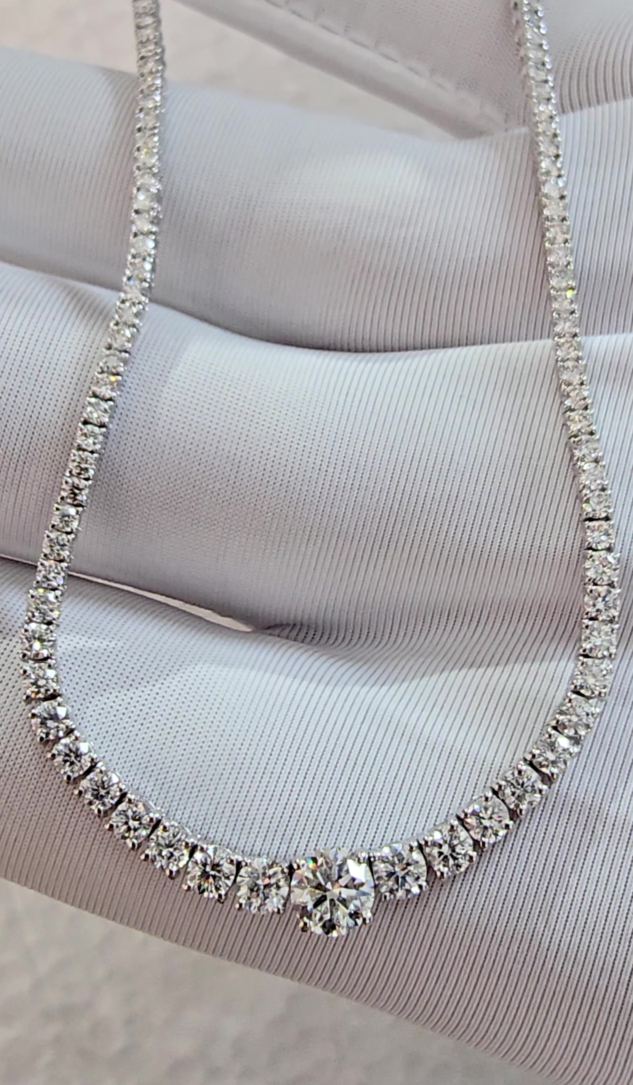 The Graduata Drop Diamond Necklace